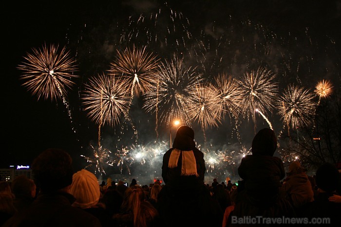 18. novembra salūts Rīgā par godu Latvijas Republikas proklamēšanas dienas 93 gadadienai - Fb.com/Travelnews.lv 18. novembra salūts Rīgā par godu Latvijas Republikas proklamēšanas dienas 93 gadadienai - Fb.com/Travelnews.lv 69325