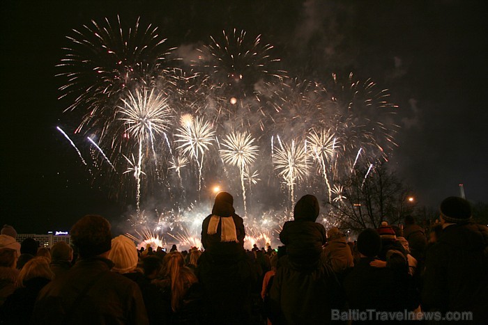 18. novembra salūts Rīgā par godu Latvijas Republikas proklamēšanas dienas 93 gadadienai - Fb.com/Travelnews.lv 18. novembra salūts Rīgā par godu Latvijas Republikas proklamēšanas dienas 93 gadadienai - Fb.com/Travelnews.lv 69328