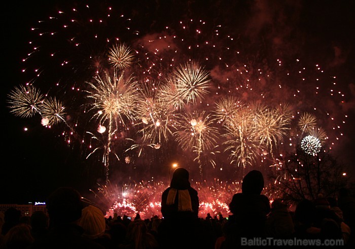 18. novembra salūts Rīgā par godu Latvijas Republikas proklamēšanas dienas 93 gadadienai - Fb.com/Travelnews.lv 18. novembra salūts Rīgā par godu Latvijas Republikas proklamēšanas dienas 93 gadadienai - Fb.com/Travelnews.lv 69329