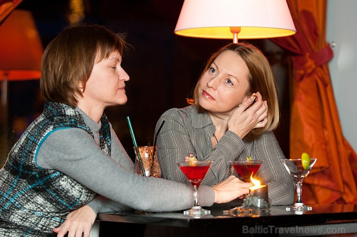 Vecrīgas restorāns Melnais kaķis Līvu laukumā ir izcila vieta biznesa pusdienām un vakara izklaidei. Foto: www.kakis.lv Vecrīgas restorāns Melnais kaķis Līvu laukumā ir izcila vieta biznesa pusdienām un vakara izklaidei. Foto: www.kakis.lv 69715