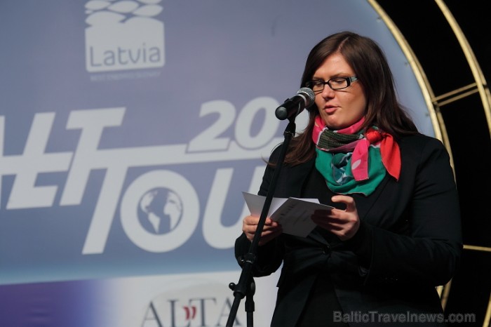 «Gada cilvēks tūrismā 2011» nominācijā «Absolūtā klase» paziņo Latvijas Ekonomikas ministrijas Tūrisma nodaļas vadītāja Marina Paņkova. Foto: Juris Ķi «Gada cilvēks tūrismā 2011» nominācijā «Absolūtā klase» paziņo Latvijas Ekonomikas ministrijas Tūrisma nodaļas vadītāja Marina Paņkova. Foto: Juris Ķi 71492