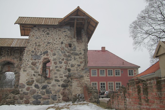 Limbažu vēsturiskais centrs ir unikāls ar savu plānojumu jeb radiālo ielu tīklu, kas veidojies 1385. gadā pēc pilsētas aizsargmūra uzcelšanas - www.vi Limbažu vēsturiskais centrs ir unikāls ar savu plānojumu jeb radiālo ielu tīklu, kas veidojies 1385. gadā pēc pilsētas aizsargmūra uzcelšanas - www.vi 72808