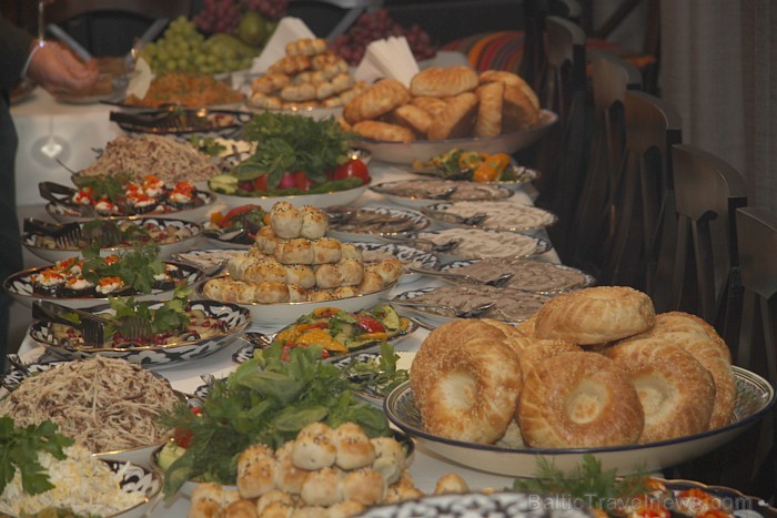 Restorāna «Uzbekistāna» uzbeku virtuve - samsa, dolma, kovurma-lagman, jēra gaļas un teļa gaļas šašliki tiek piedāvāti Jūrmalas iedzīvotāju un viesu v Restorāna «Uzbekistāna» uzbeku virtuve - samsa, dolma, kovurma-lagman, jēra gaļas un teļa gaļas šašliki tiek piedāvāti Jūrmalas iedzīvotāju un viesu v 72968