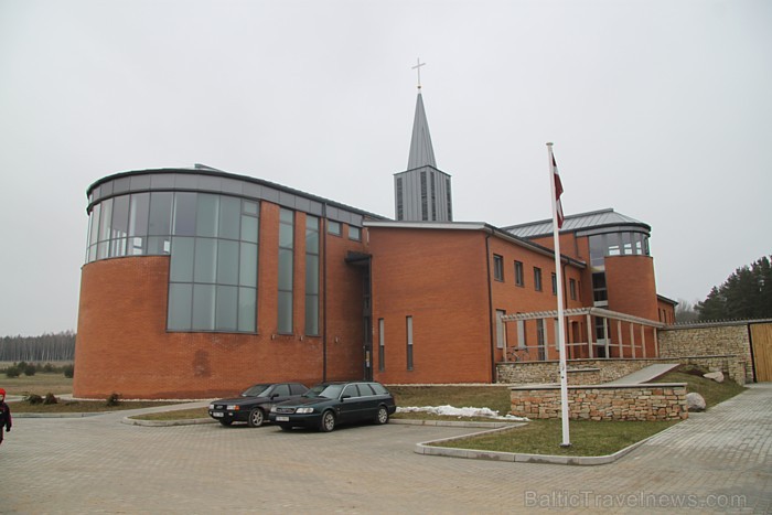 Baskāju Karmela ordeņa māsu klostera baznīca Ikšķilē, Smilšu ielā 15, tika atklāta 2.10.2011 - www.latvijascentrs.lv Baskāju Karmela ordeņa māsu klostera baznīca Ikšķilē, Smilšu ielā 15, tika atklāta 2.10.2011 - www.latvijascentrs.lv 73174
