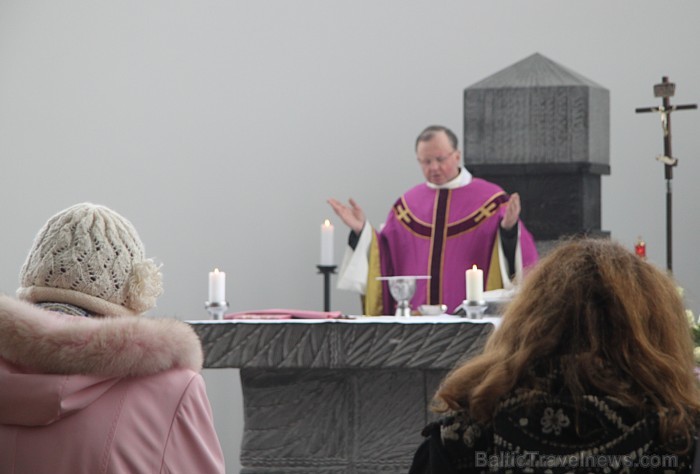 Karmela ordeņa māsu klostera baznīca, kas kalpo arī kā Ikšķiles pilsētas katoļu draudzes dievnams - www.latvijascentrs.lv Karmela ordeņa māsu klostera baznīca, kas kalpo arī kā Ikšķiles pilsētas katoļu draudzes dievnams - www.latvijascentrs.lv 73176