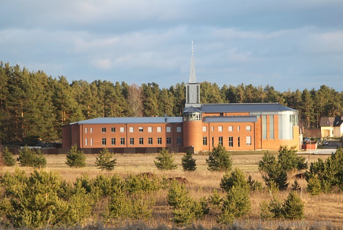 Ikšķiles kontemplatīvā Karmela klosteri ir dibinājis Esenes Karmela klosteris, taču praktiski to izveidoja Esenes Karmela klostermāsa Marija Elija no Ikšķiles kontemplatīvā Karmela klosteri ir dibinājis Esenes Karmela klosteris, taču praktiski to izveidoja Esenes Karmela klostermāsa Marija Elija no 73187