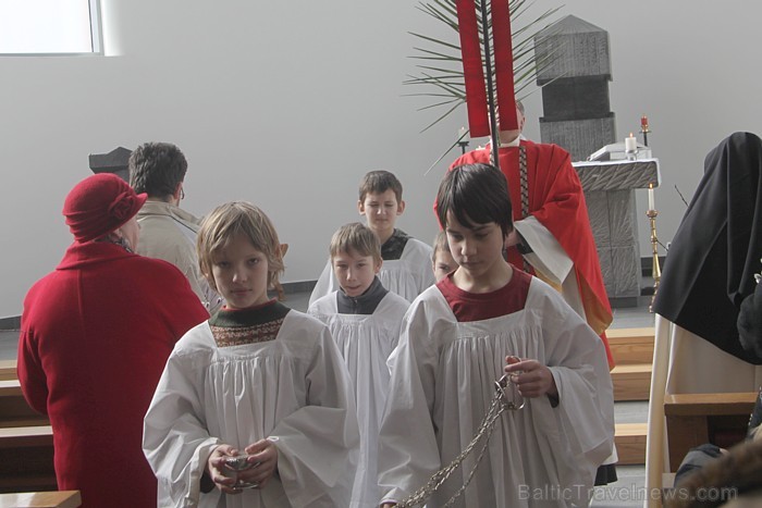Karmela ordeņa māsu klostera baznīca, kas kalpo arī kā Ikšķiles pilsētas katoļu draudzes dievnams - www.latvijascentrs.lv Karmela ordeņa māsu klostera baznīca, kas kalpo arī kā Ikšķiles pilsētas katoļu draudzes dievnams - www.latvijascentrs.lv 73424