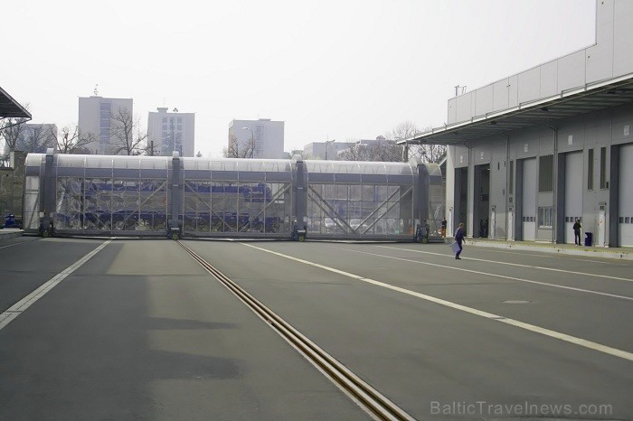 Galvenie produkti ietver zemes grīdas tramvajus, elektriskās lokomotīves, metro vilcienus.
piepilsētas vilciena vienības un trolejbusus www.skoda.cz Galvenie produkti ietver zemes grīdas tramvajus, elektriskās lokomotīves, metro vilcienus.
piepilsētas vilciena vienības un trolejbusus www.skoda.cz 73524