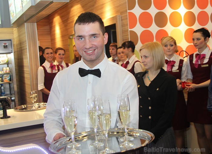 «McDonalds» atver 30-to restorānu Baltijā uz Vienības gatves 115a, Rīgā 73584