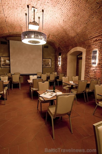 Brokastu telpa viesiem, kur katru brokastu rītu, ar kafijas tasi, nodrošina baudīt uz vietas gatavotas kūciņas www.hotelrott.cz Brokastu telpa viesiem, kur katru brokastu rītu, ar kafijas tasi, nodrošina baudīt uz vietas gatavotas kūciņas www.hotelrott.cz 73722