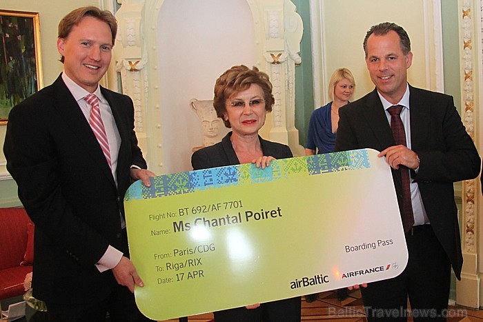 17.04.2012 Francijas vēstniecībā Rīgā tika atzīmēts sadarbības līguma (code-share agreement) fakts starp Latvijas nacionālo lidsabiedrību airBaltic un 17.04.2012 Francijas vēstniecībā Rīgā tika atzīmēts sadarbības līguma (code-share agreement) fakts starp Latvijas nacionālo lidsabiedrību airBaltic un 73930