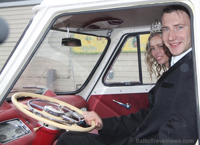 Ķīpsalas izstādes «Auto 2012» viens no pārsteigumiem būs mikroautobuss RAF 977 Latvija, ko prezentē «Mis un Misters Latvija 2011» Eva Dombrovska un Ka Ķīpsalas izstādes «Auto 2012» viens no pārsteigumiem būs mikroautobuss RAF 977 Latvija, ko prezentē «Mis un Misters Latvija 2011» Eva Dombrovska un Ka 73965