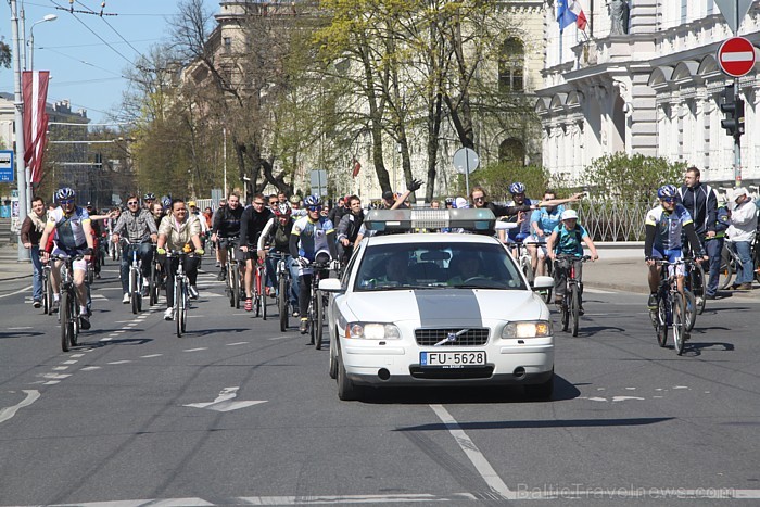Rīgas velo parāde 1.05.2012 pulksten 12:30 sākās pie Brīvības pieminekļa un devās Mežaparka virzienā Rīgas velo parāde 1.05.2012 pulksten 12:30 sākās pie Brīvības pieminekļa un devās Mežaparka virzienā 74362