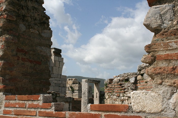 Sv. Jāņa bazilika (St. Jean Aniti) tika uzcelta uz Apustuļa kapa 6. gadsimtā Selčukā, Turcijā 74742