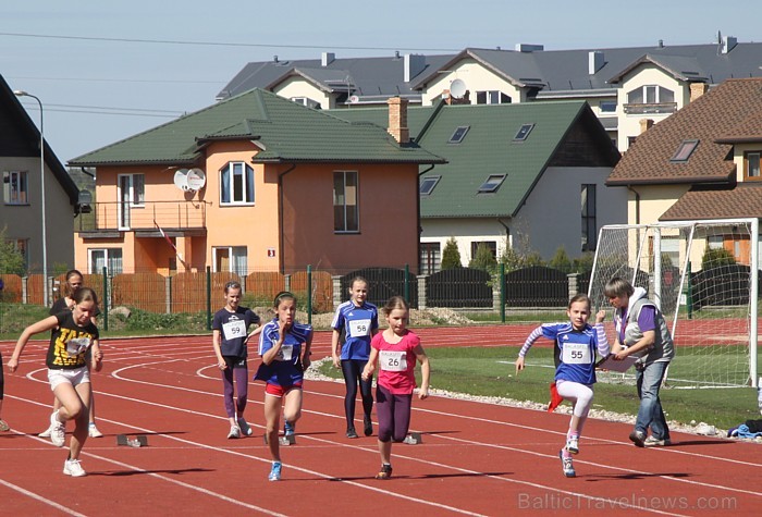 Ogres jaunie vieglatlēti startē 3.05.2012 Salaspilī, bet tūrisma informācija par Ogri - www.LatvijasCentrs.lv Ogres jaunie vieglatlēti startē 3.05.2012 Salaspilī, bet tūrisma informācija par Ogri - www.LatvijasCentrs.lv 74883