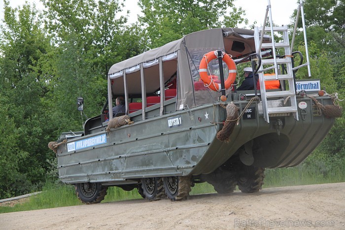 Piedzīvojumu ceļojums ar militāro amfībiju DUKW 353 pa Leipcigas apkārtnes ezeriem un sauszemi - www.amphibientour.de Piedzīvojumu ceļojums ar militāro amfībiju DUKW 353 pa Leipcigas apkārtnes ezeriem un sauszemi - www.amphibientour.de 75477