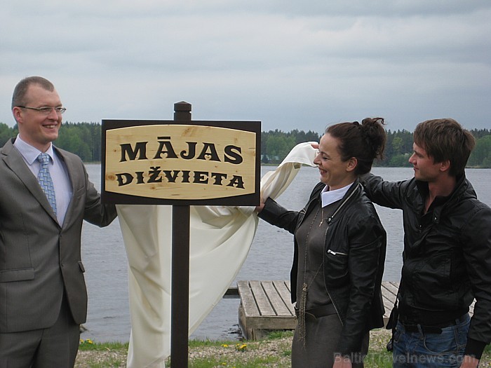 Idejas autors Normunds Labrencis un projekta patroni: sabiedrības dāma Gundega Skudriņa, mūziķis Nikolajs Puzikovs Idejas autors Normunds Labrencis un projekta patroni: sabiedrības dāma Gundega Skudriņa, mūziķis Nikolajs Puzikovs 75559