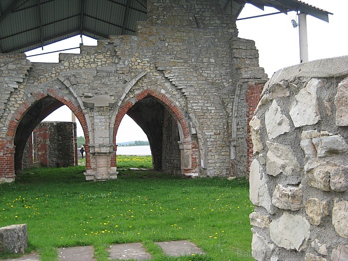 Līdz Rīgas dibināšanai 1201. gadāsvētais dievnams bija Livonijas bīskapa sēdeklis. No 1879. - 1881. gadam tas tika kapitāli pārbūvēts, taču 1916. gadā Līdz Rīgas dibināšanai 1201. gadāsvētais dievnams bija Livonijas bīskapa sēdeklis. No 1879. - 1881. gadam tas tika kapitāli pārbūvēts, taču 1916. gadā 75568