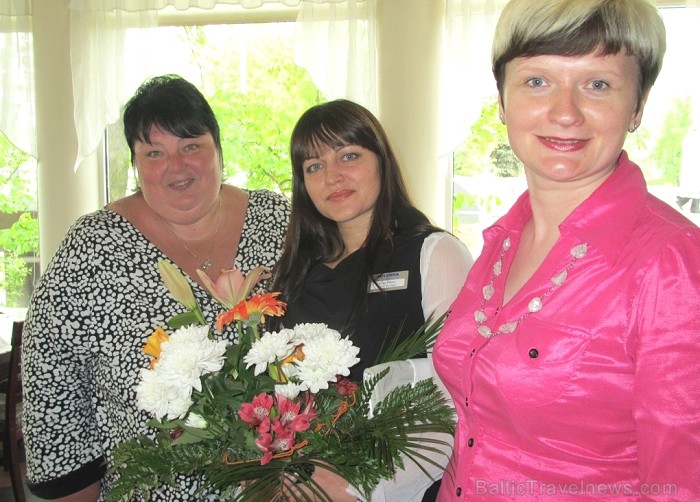 Baudi Rēzeknes vasaras noskaņas viesnīcas Kolonna Hotel Rēzekne restorāna Rozālija jaunajā vasaras terasē (Foto: www.hotelkolonna.com) Baudi Rēzeknes vasaras noskaņas viesnīcas Kolonna Hotel Rēzekne restorāna Rozālija jaunajā vasaras terasē (Foto: www.hotelkolonna.com) 75861