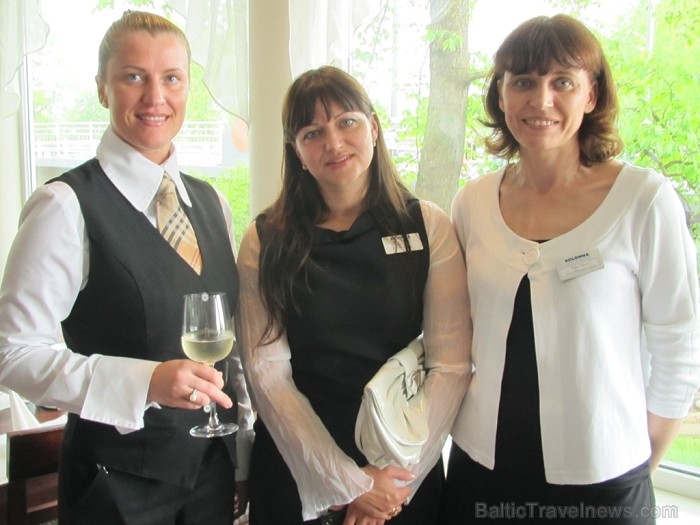 Baudi Rēzeknes vasaras noskaņas viesnīcas Kolonna Hotel Rēzekne restorāna Rozālija jaunajā vasaras terasē (Foto: www.hotelkolonna.com) Baudi Rēzeknes vasaras noskaņas viesnīcas Kolonna Hotel Rēzekne restorāna Rozālija jaunajā vasaras terasē (Foto: www.hotelkolonna.com) 75862