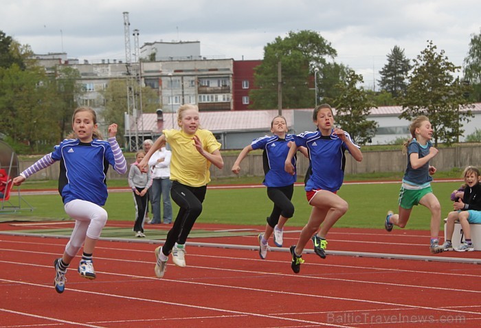 Ogres novada sporta centra atklātās sacensības vieglatlētikā - vairāk informācijas par Ogri - www.latvijascentrs.lv Ogres novada sporta centra atklātās sacensības vieglatlētikā - vairāk informācijas par Ogri - www.latvijascentrs.lv 75921