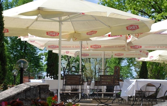 Kolonna Hotel Cēsis priecē pilsētas iedzīvotājus un viesus ar jaunu vasaras terasi (Foto: www.hotelkolonna.com) Kolonna Hotel Cēsis priecē pilsētas iedzīvotājus un viesus ar jaunu vasaras terasi (Foto: www.hotelkolonna.com) 76175