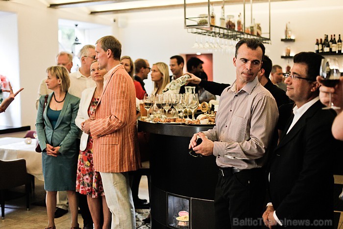 Jaunā Āzijas un Indijas virtuves restorāna Spicy Affair atklāšana Foto: Nils Vilnis www.vinils.lv Jaunā Āzijas un Indijas virtuves restorāna Spicy Affair atklāšana Foto: Nils Vilnis www.vinils.lv 77021