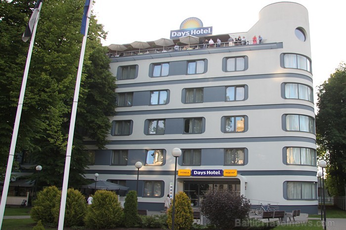 Rīgas viesnīcas Days Hotel restorāna Sunny Melody jumta terase ir iecienīta muzikāla rakstura tikšanās vieta - www.dayshotelriga.com Rīgas viesnīcas Days Hotel restorāna Sunny Melody jumta terase ir iecienīta muzikāla rakstura tikšanās vieta - www.dayshotelriga.com 77136