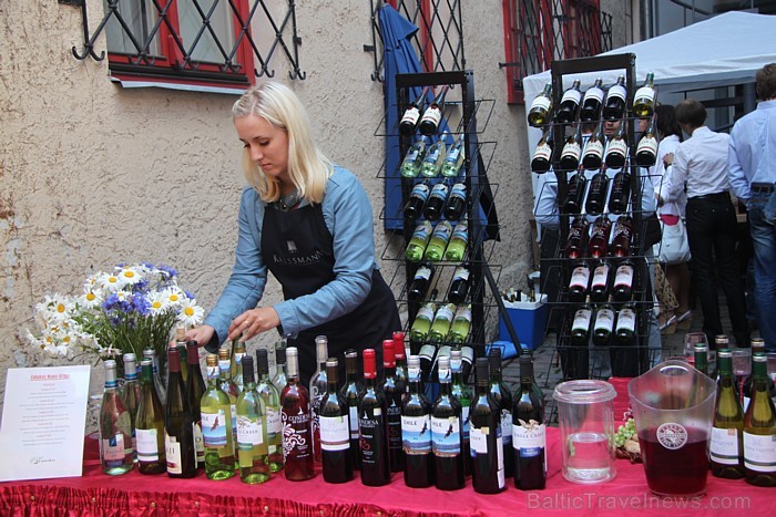 2012. gada 15. un 16. jūnijā viesnīcas Konventa Sēta iekšpagalmā, Rīgā, Kalēju ielā 9/11 - «Vīna festivāls 2012» - www.konventa.lv 2012. gada 15. un 16. jūnijā viesnīcas Konventa Sēta iekšpagalmā, Rīgā, Kalēju ielā 9/11 - «Vīna festivāls 2012» - www.konventa.lv 77166