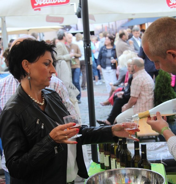 2012. gada 15. un 16. jūnijā viesnīcas Konventa Sēta iekšpagalmā, Rīgā, Kalēju ielā 9/11 - «Vīna festivāls 2012» - www.konventa.lv 2012. gada 15. un 16. jūnijā viesnīcas Konventa Sēta iekšpagalmā, Rīgā, Kalēju ielā 9/11 - «Vīna festivāls 2012» - www.konventa.lv 77173