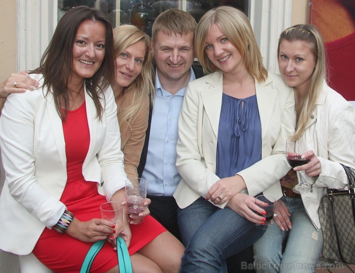 2012. gada 15. un 16. jūnijā viesnīcas Konventa Sēta iekšpagalmā, Rīgā, Kalēju ielā 9/11 - «Vīna festivāls 2012» - www.konventa.lv 2012. gada 15. un 16. jūnijā viesnīcas Konventa Sēta iekšpagalmā, Rīgā, Kalēju ielā 9/11 - «Vīna festivāls 2012» - www.konventa.lv 77181