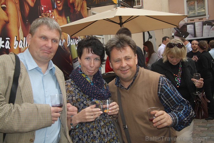 2012. gada 15. un 16. jūnijā viesnīcas Konventa Sēta iekšpagalmā, Rīgā, Kalēju ielā 9/11 - «Vīna festivāls 2012» - www.konventa.lv 2012. gada 15. un 16. jūnijā viesnīcas Konventa Sēta iekšpagalmā, Rīgā, Kalēju ielā 9/11 - «Vīna festivāls 2012» - www.konventa.lv 77182