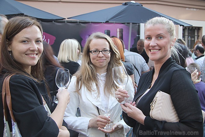 2012. gada 15. un 16. jūnijā viesnīcas Konventa Sēta iekšpagalmā, Rīgā, Kalēju ielā 9/11 - «Vīna festivāls 2012» - www.konventa.lv 2012. gada 15. un 16. jūnijā viesnīcas Konventa Sēta iekšpagalmā, Rīgā, Kalēju ielā 9/11 - «Vīna festivāls 2012» - www.konventa.lv 77188