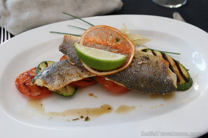Mājīga un vēsturiska iekšpagalma ieskauts uz viesnīcas jumta atrodams gardēžu restorāns «Gourmand». Foto: Mārtiņš Strubergs (www.mss-studio.com) Mājīga un vēsturiska iekšpagalma ieskauts uz viesnīcas jumta atrodams gardēžu restorāns «Gourmand». Foto: Mārtiņš Strubergs (www.mss-studio.com) 77265