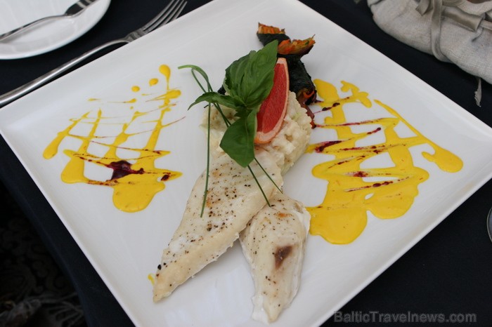 Mājīga un vēsturiska iekšpagalma ieskauts uz viesnīcas jumta atrodams gardēžu restorāns Gourmand - www.elizabetehotel.lv Foto: Mārtiņš Strubergs (www. Mājīga un vēsturiska iekšpagalma ieskauts uz viesnīcas jumta atrodams gardēžu restorāns Gourmand - www.elizabetehotel.lv Foto: Mārtiņš Strubergs (www. 77266