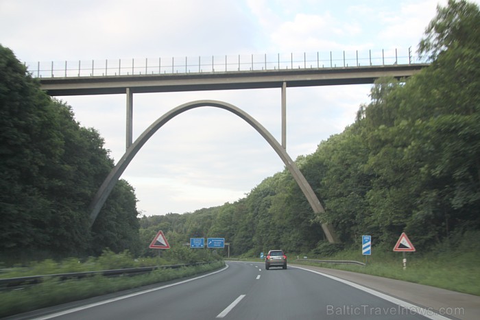 Aivars Mackevičs: pirmajā brīdī VW Jetta 1,6 litru motors liekas mazliet vājš priekš Vācijas autostrādes ātrumiem, taču šis priekšstats ir maldīgs, ka Aivars Mackevičs: pirmajā brīdī VW Jetta 1,6 litru motors liekas mazliet vājš priekš Vācijas autostrādes ātrumiem, taču šis priekšstats ir maldīgs, ka 78086