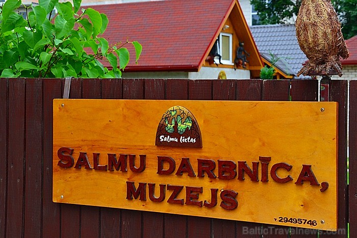 Salmu darbnīca, muzejs - vieta, kur salmi pārtop brīnumainās skulptūrās, lellēs, suvenīros. Foto:Salmu lietas www.salmulietas.lv Salmu darbnīca, muzejs - vieta, kur salmi pārtop brīnumainās skulptūrās, lellēs, suvenīros. Foto:Salmu lietas www.salmulietas.lv 78688