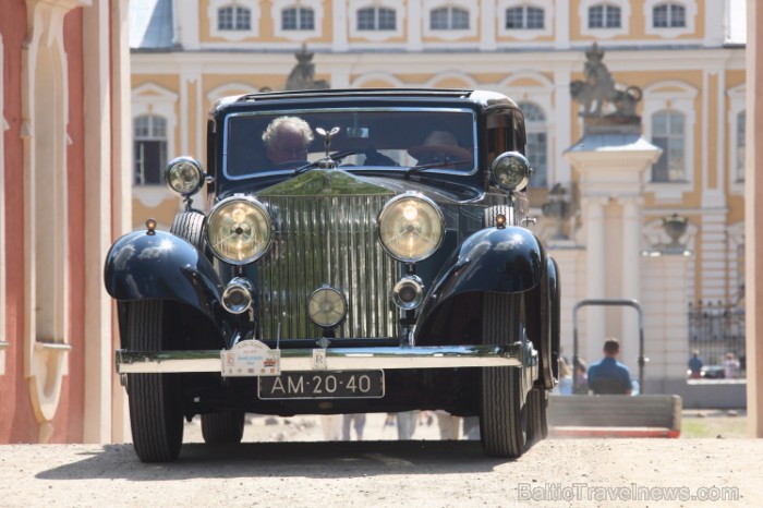 Rundālē ierodas britu autoklubs ar pirmskara «Rolls Royce» automašīnām Foto: Juris Ķilkuts www.fotoatelje.lv Rundālē ierodas britu autoklubs ar pirmskara «Rolls Royce» automašīnām Foto: Juris Ķilkuts www.fotoatelje.lv 78836
