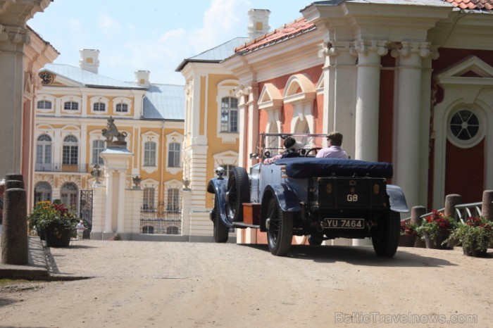 Rundālē ierodas britu autoklubs ar pirmskara «Rolls Royce» automašīnām Foto: Juris Ķilkuts www.fotoatelje.lv Rundālē ierodas britu autoklubs ar pirmskara «Rolls Royce» automašīnām Foto: Juris Ķilkuts www.fotoatelje.lv 78838