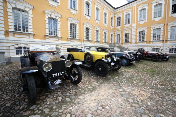 Rundālē ierodas britu autoklubs ar pirmskara «Rolls Royce» automašīnām Foto: Juris Ķilkuts www.fotoatelje.lv Rundālē ierodas britu autoklubs ar pirmskara «Rolls Royce» automašīnām Foto: Juris Ķilkuts www.fotoatelje.lv 78841