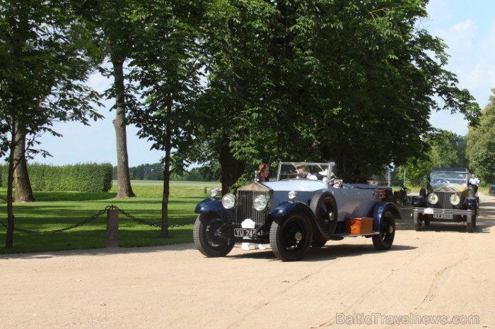 Rundālē ierodas britu autoklubs ar pirmskara «Rolls Royce» automašīnām Foto: Juris Ķilkuts www.fotoatelje.lv Rundālē ierodas britu autoklubs ar pirmskara «Rolls Royce» automašīnām Foto: Juris Ķilkuts www.fotoatelje.lv 78851