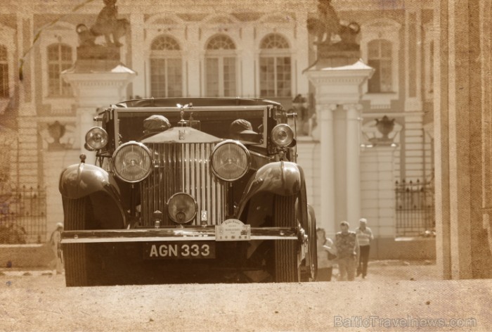 Rundālē ierodas britu autoklubs ar pirmskara «Rolls Royce» automašīnām Foto: Juris Ķilkuts www.fotoatelje.lv Rundālē ierodas britu autoklubs ar pirmskara «Rolls Royce» automašīnām Foto: Juris Ķilkuts www.fotoatelje.lv 78854