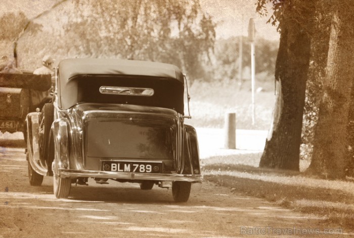 Rundālē ierodas britu autoklubs ar pirmskara «Rolls Royce» automašīnām Foto: Juris Ķilkuts www.fotoatelje.lv Rundālē ierodas britu autoklubs ar pirmskara «Rolls Royce» automašīnām Foto: Juris Ķilkuts www.fotoatelje.lv 78857