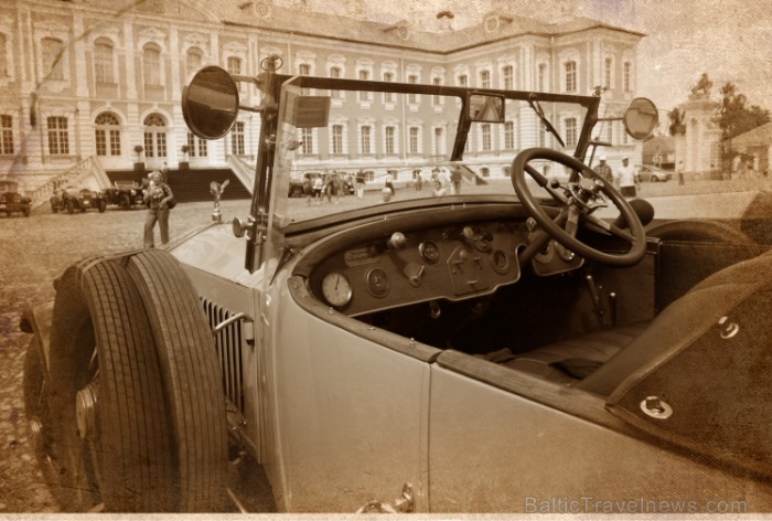 Rundālē ierodas britu autoklubs ar pirmskara «Rolls Royce» automašīnām Foto: Juris Ķilkuts www.fotoatelje.lv Rundālē ierodas britu autoklubs ar pirmskara «Rolls Royce» automašīnām Foto: Juris Ķilkuts www.fotoatelje.lv 78863