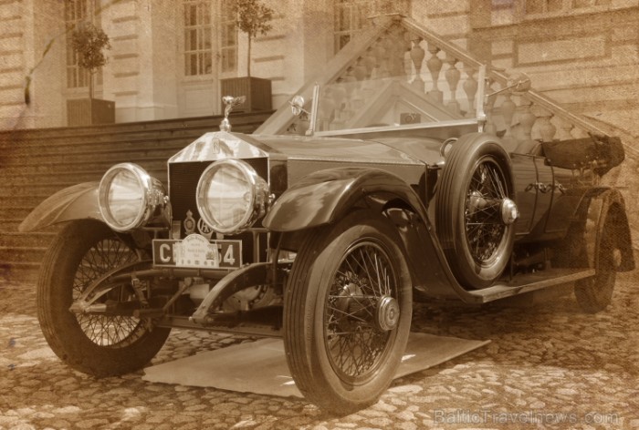 Rundālē ierodas britu autoklubs ar pirmskara «Rolls Royce» automašīnām Foto: Juris Ķilkuts www.fotoatelje.lv Rundālē ierodas britu autoklubs ar pirmskara «Rolls Royce» automašīnām Foto: Juris Ķilkuts www.fotoatelje.lv 78864