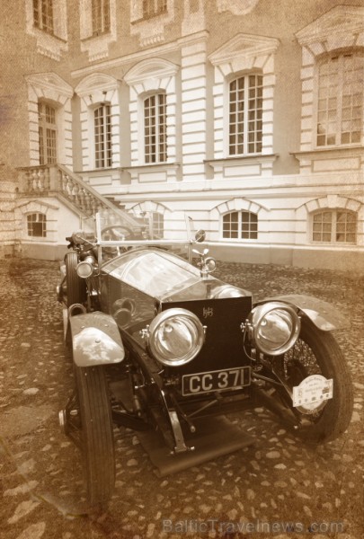 Rundālē ierodas britu autoklubs ar pirmskara «Rolls Royce» automašīnām Foto: Juris Ķilkuts www.fotoatelje.lv Rundālē ierodas britu autoklubs ar pirmskara «Rolls Royce» automašīnām Foto: Juris Ķilkuts www.fotoatelje.lv 78872