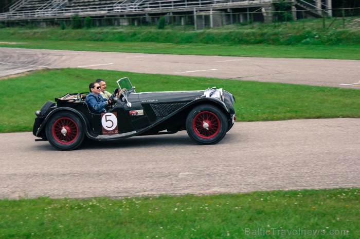No 2012. gada 12. līdz 14. jūlijam norisinājās 4. Dikļu pils Retro rallijs, kurā piedalījās 18 ekipāžas no Latvijas, Krievijas un Baltkrievijas Foto: No 2012. gada 12. līdz 14. jūlijam norisinājās 4. Dikļu pils Retro rallijs, kurā piedalījās 18 ekipāžas no Latvijas, Krievijas un Baltkrievijas Foto: 78932