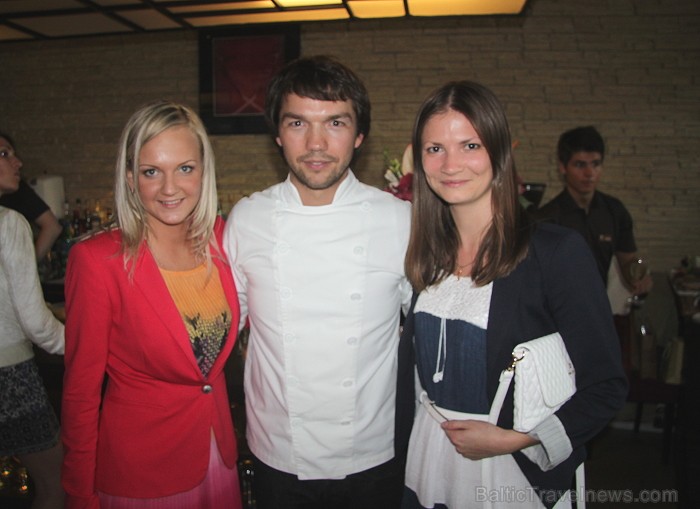 Inese Zača (Cotton direktore), Heinrihs Erhads (Cotton šefpavārs un valdes loceklis) un Karina Sabirova (BalticTravelnews.com mārketinga vadītāja) www Inese Zača (Cotton direktore), Heinrihs Erhads (Cotton šefpavārs un valdes loceklis) un Karina Sabirova (BalticTravelnews.com mārketinga vadītāja) www 79102