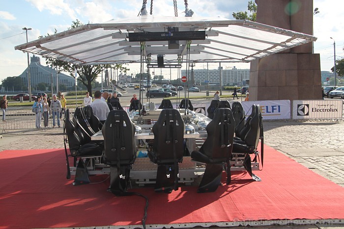 Dinner in the Sky® ir unikāls pasākums, kas apvieno vienreizēju pieredzi un izcilu gastronomijas baudījumu. Viesi varēs izbaudīt neaizmirstamu skatu n Dinner in the Sky® ir unikāls pasākums, kas apvieno vienreizēju pieredzi un izcilu gastronomijas baudījumu. Viesi varēs izbaudīt neaizmirstamu skatu n 79221