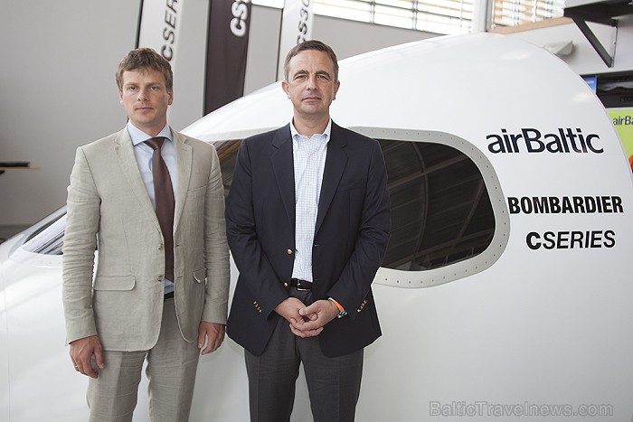 airBaltic demonstrē Bombardier Cseries 300 lidmašīnas pilotu kabīnes modeli Foto: Ingus Evertovskis, www.fotoprojekts.lv airBaltic demonstrē Bombardier Cseries 300 lidmašīnas pilotu kabīnes modeli Foto: Ingus Evertovskis, www.fotoprojekts.lv 79472